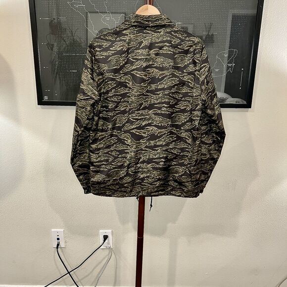 Carhartt WIP - Strike Coach Jacket in Camo (#1022421.676.00.03) - Brown, Green - Picture 2 of 10